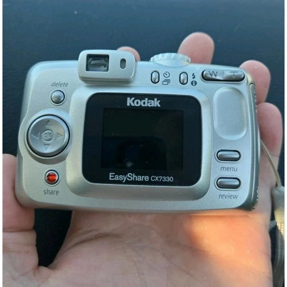 Kodak EasyShare CX7330 3.1MP CCD Digital Camera Silver Tested Working w/ Box